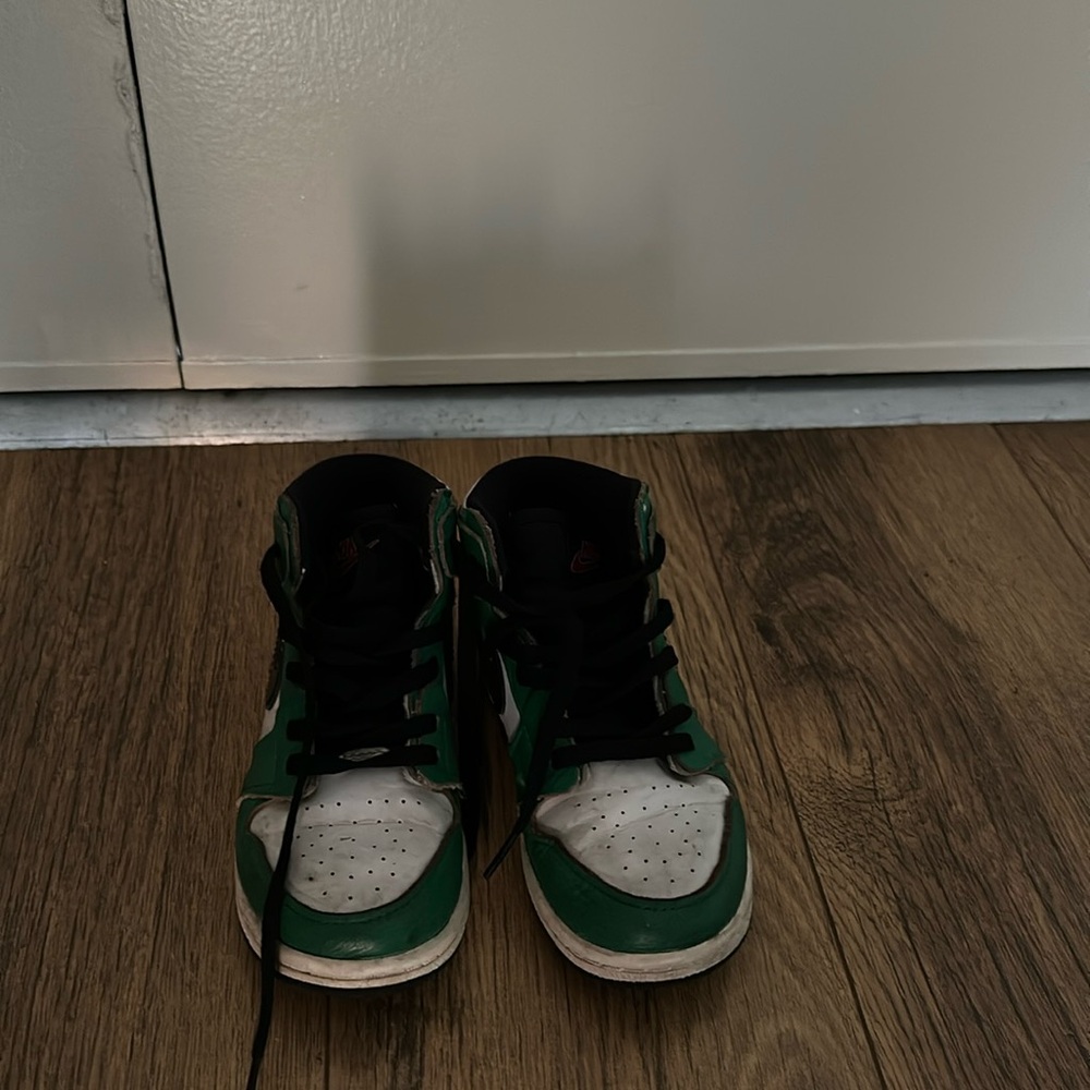 1 retro high OG “lucky green” size 10c